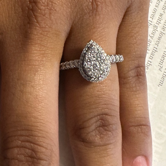 Beautiful diamond ring - Picture 1 of 3